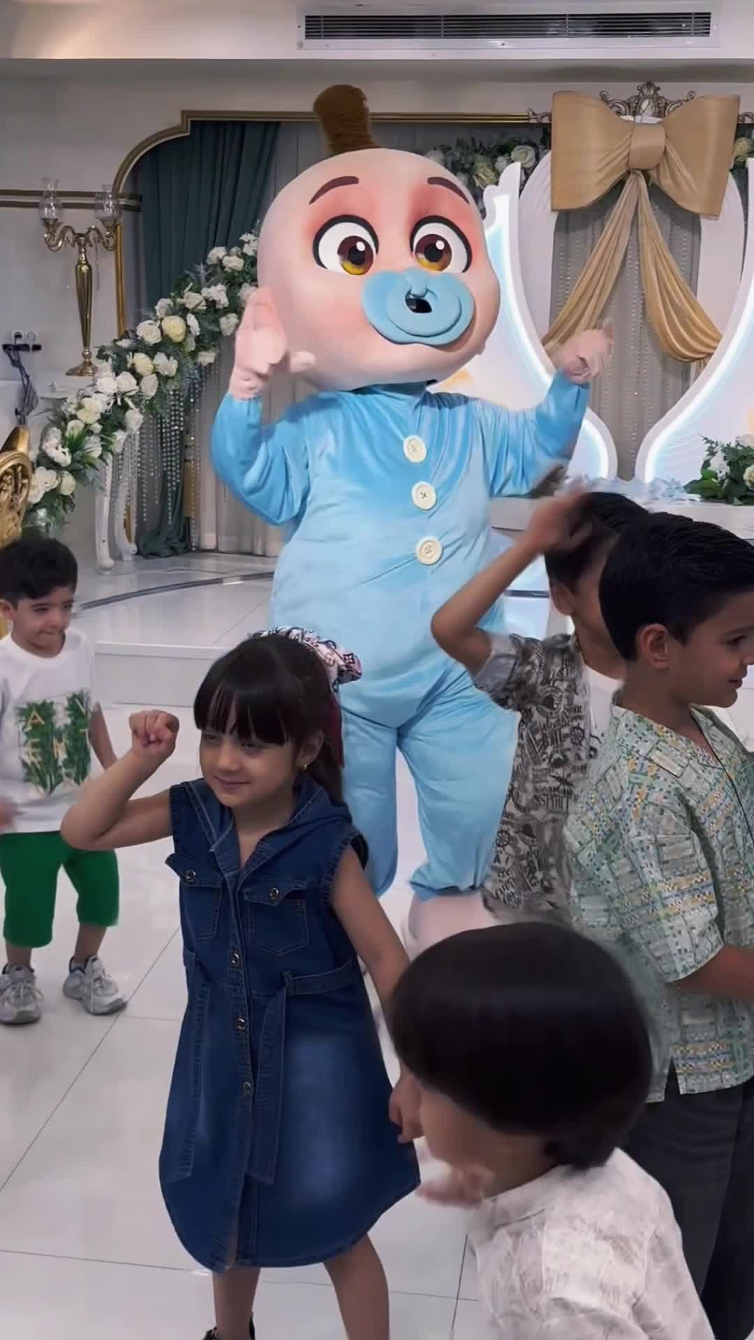 عروسک گردانی تولد
