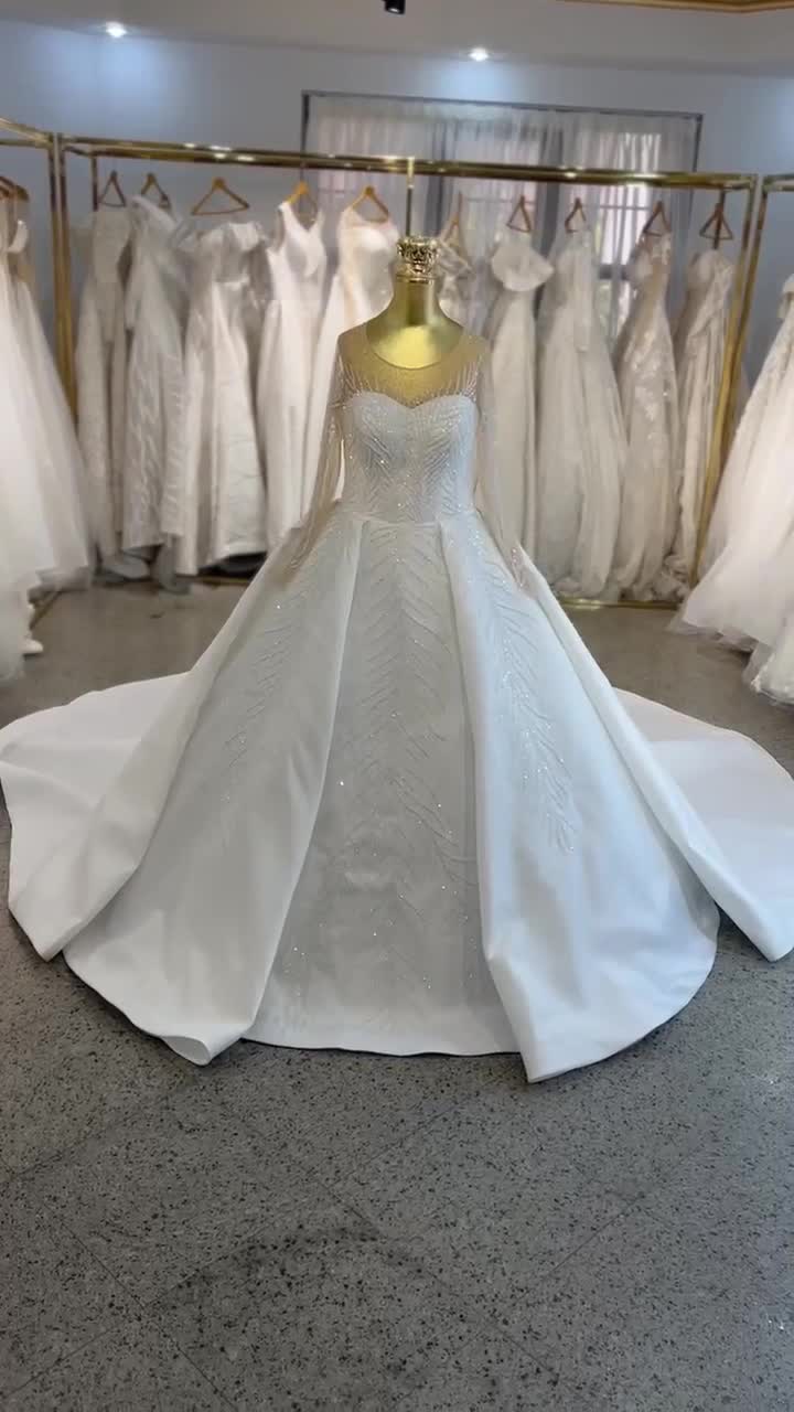 لباس عروس شیک دنباله دار
