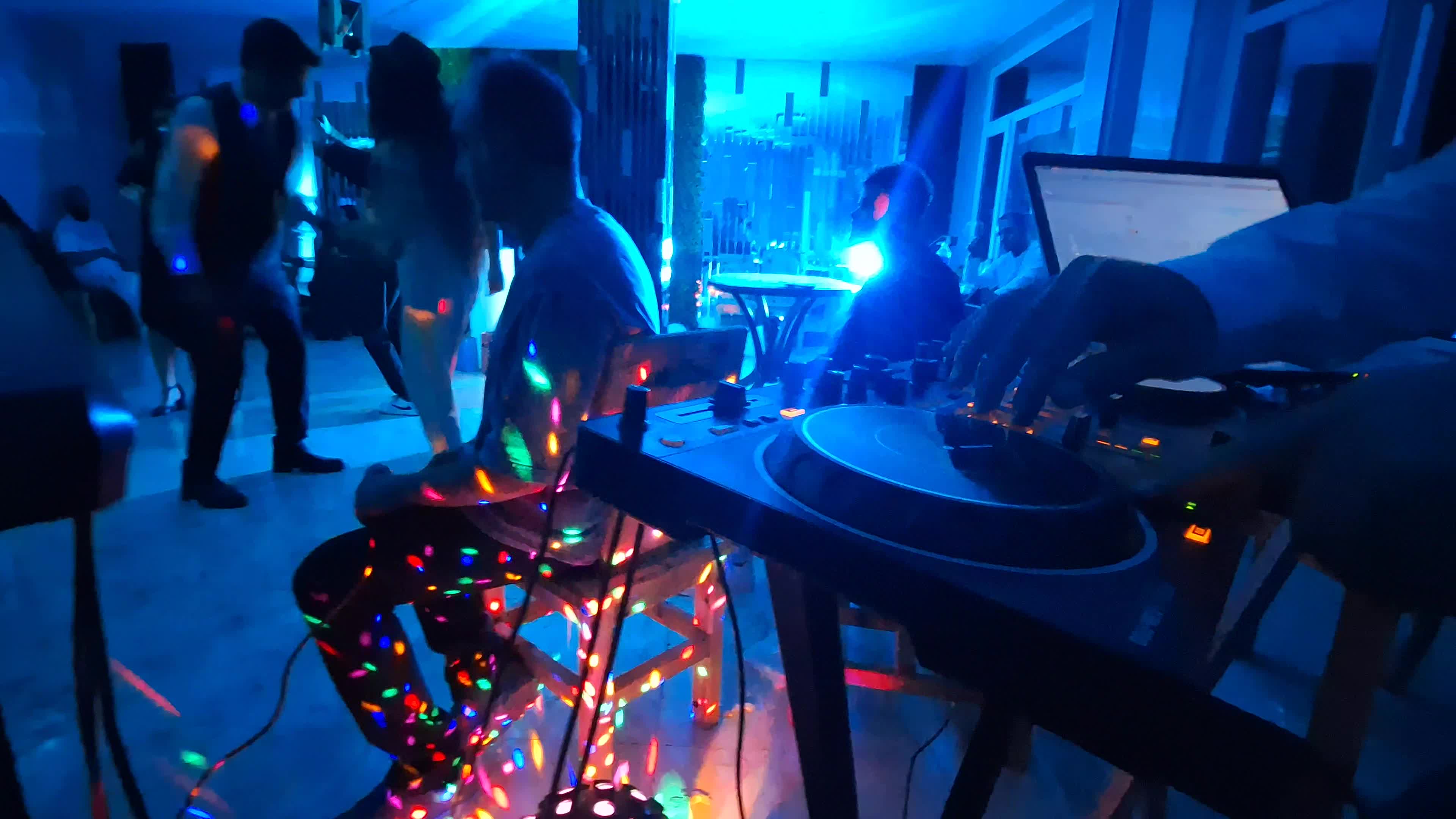 گروه موزیک و dj ؛ سلطانی