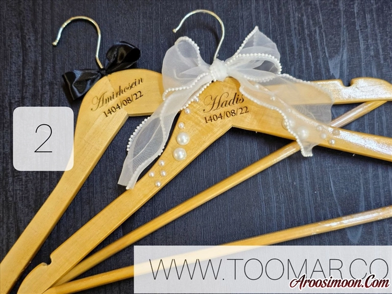 ست هنگر با حک اسامی و تاریخ 